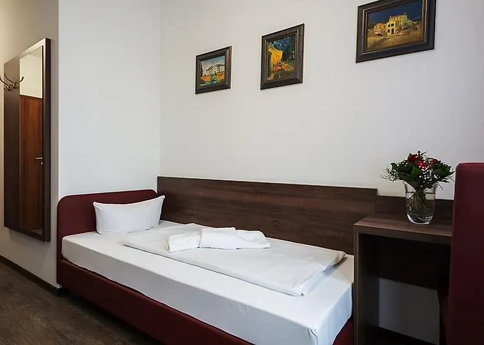 Queens Park Hotel